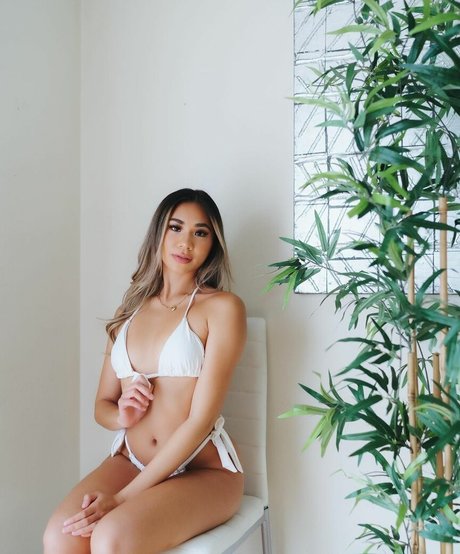 Elizaachar adult model gallery