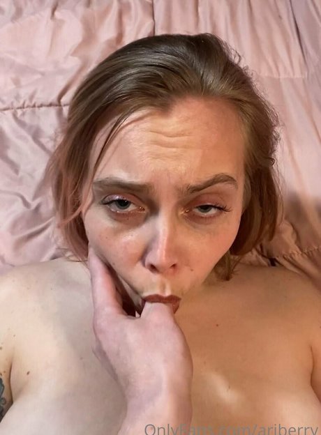 ariberry star nude image