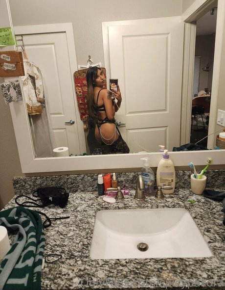 Spicypakora star naked image