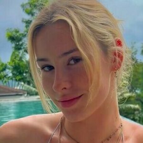 Sienna Kolesnyk hot actress photos