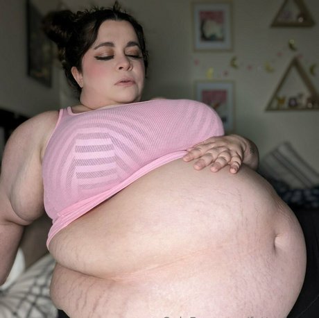 fatterforme pornographic model image