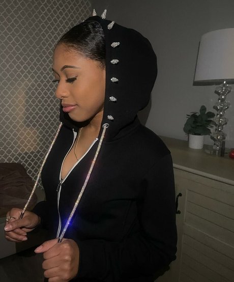 gorgeous milf onlyfans art nude image