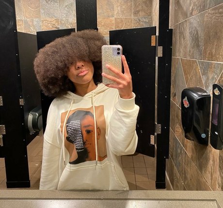 Elyse Rey nudes actress galleries