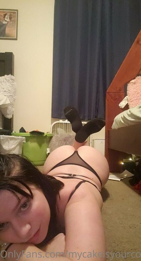 mycakeisyourconfectionto art model pic