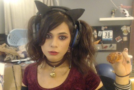 Slugboi nude model pictures