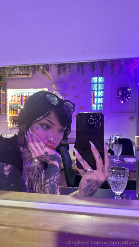 vennusativaa adult model images