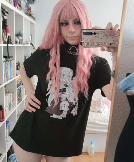 Xlunartears xxx model image