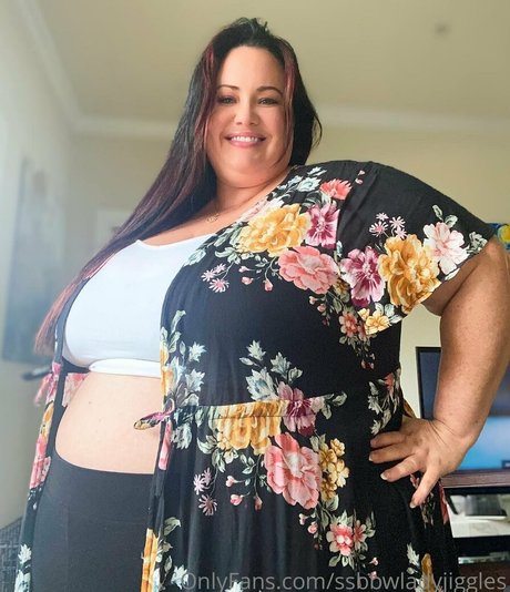 ssbbwladyjiggles sexy pornstar pictures