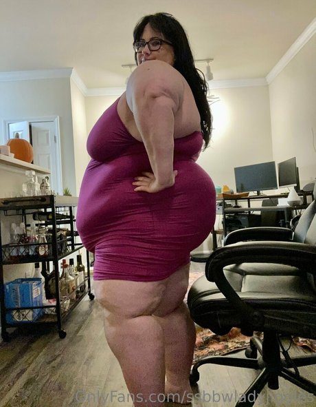 ssbbwladyjiggles model pornographic pic