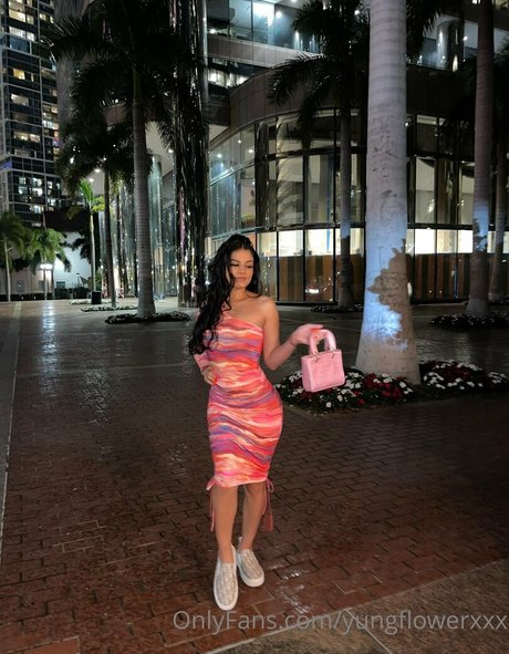 yungflowerxxx pornstar naked img
