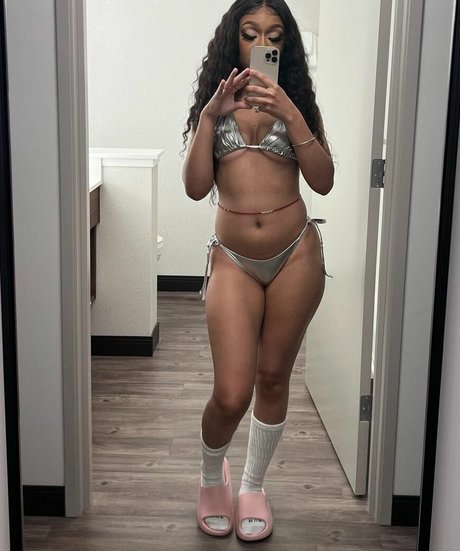 Caileneasely hot actress photos