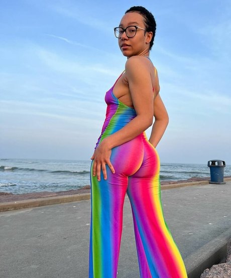 Caileneasely model pretty gallery