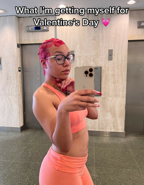 Caileneasely model adult img