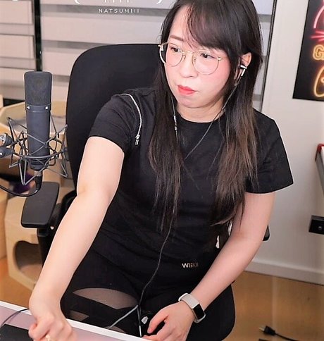 lolnatsumiii hot actress photo