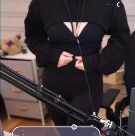 lolnatsumiii sexy model img