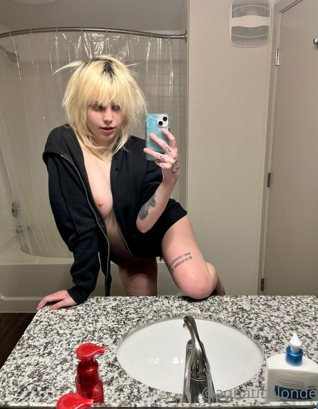 porcelainblues model hot picture