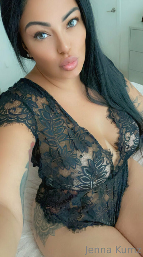 thick jennakumz pornstar erotic image