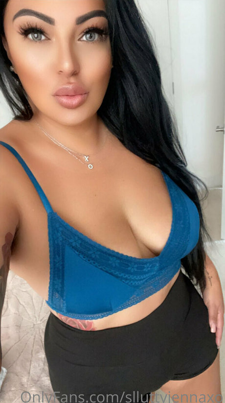 thick jennakumz nude star galleries