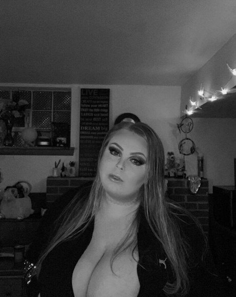 Danie Marie star hot pictures