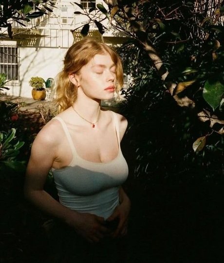 Emma Heedles nude model pic