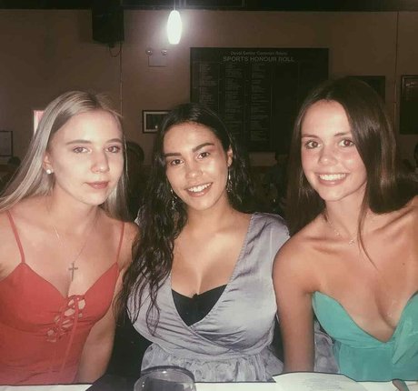 Lotti Loka pretty star photo