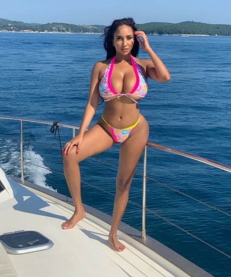 ShayLiving star pretty photo