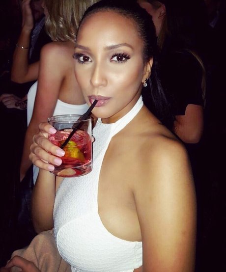 ShayLiving model photo