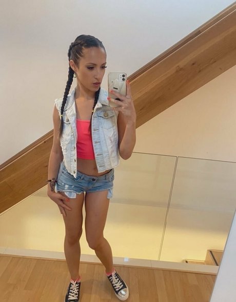 mishelgomezmodel nudes actress pic