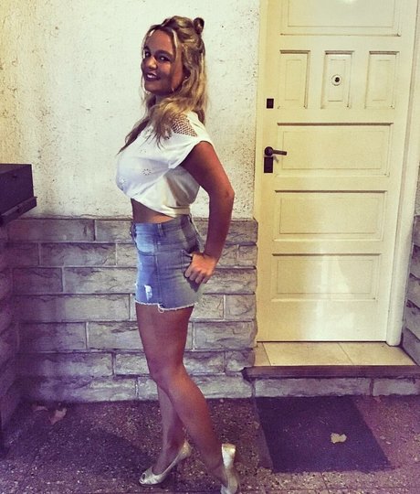 Acronopia beautiful model picture