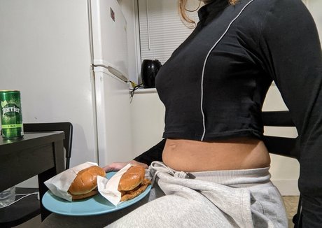 ellaeating nudes model images