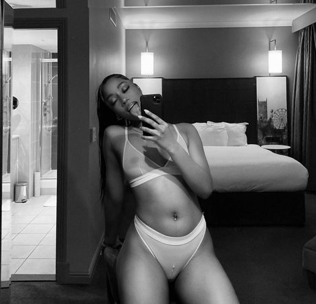 Unfilteredhours star erotic photos