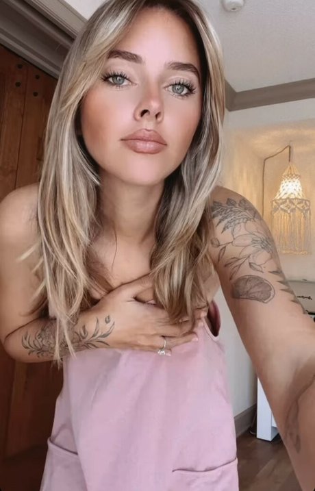 thatpineapplegirl model sex pic