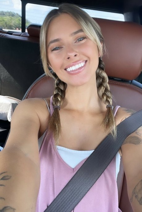 thatpineapplegirl pornographic model photos