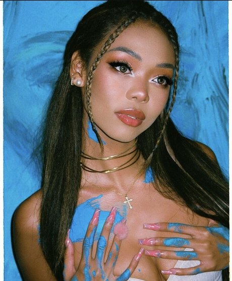 Stephanie Hikaru hot model pic