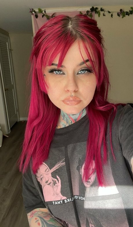 Syrencove model top photos