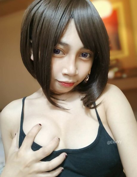 Eilie Vy exclusive star photos