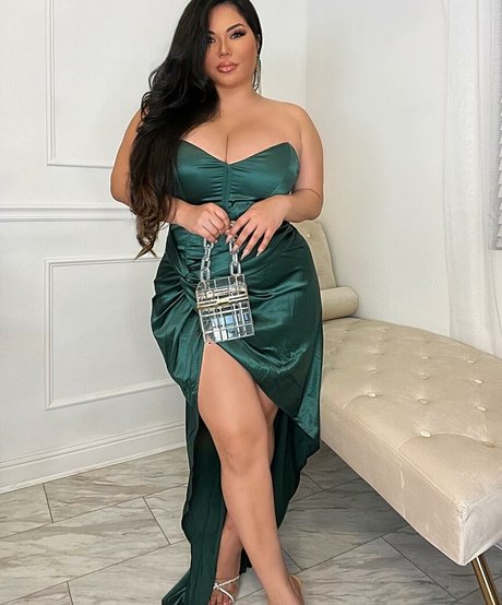 Mizuki Brown pornographic model images