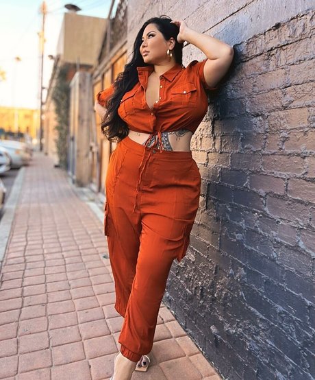 Mizuki Brown art model galleries