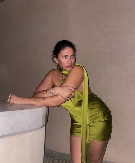 La Tecia Thomas pretty model pictures