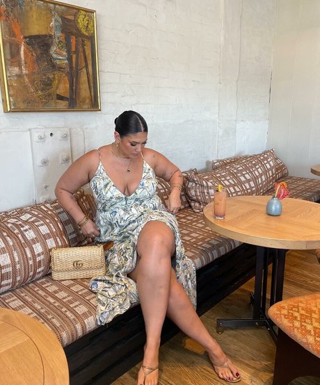 La Tecia Thomas pretty star photos