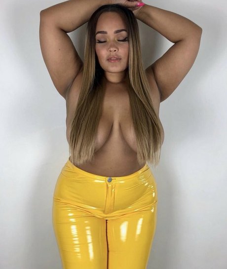 Natalie E Wade model image