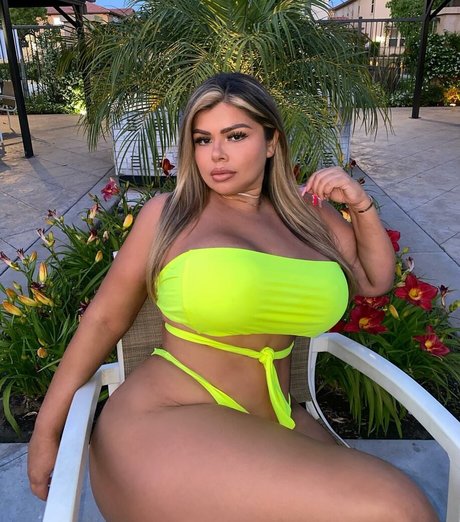 Michelle Mendez model exclusive images