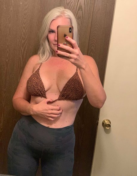 Lish 99 star nudes galleries