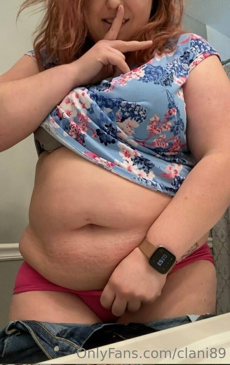 clani89 erotic model picture