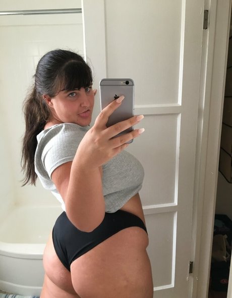 freeleila exclusive model galleries