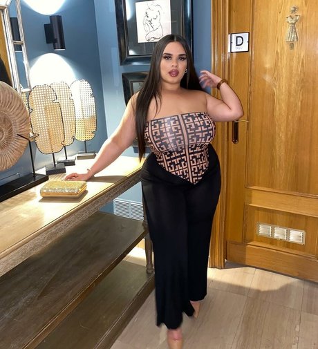 Curvyexoticaa erotic pornstar images