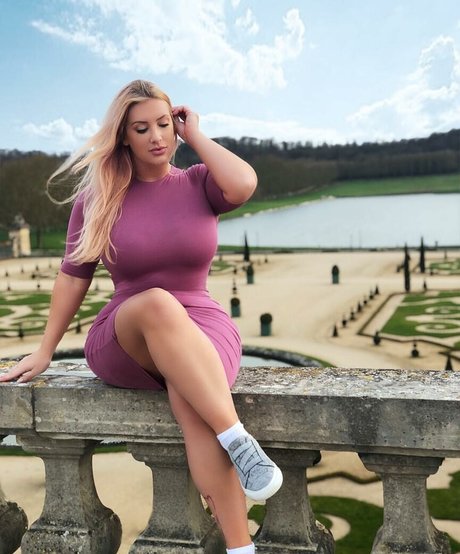 Taya Christian model best img