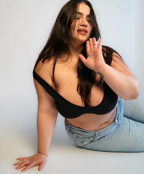 Rachel Anastacia porn model img