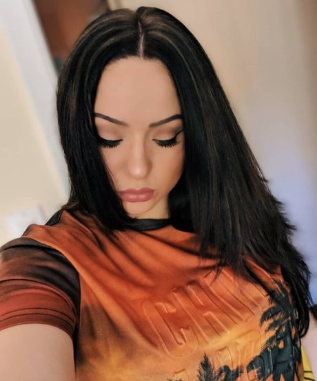 Anjadee model erotic pic