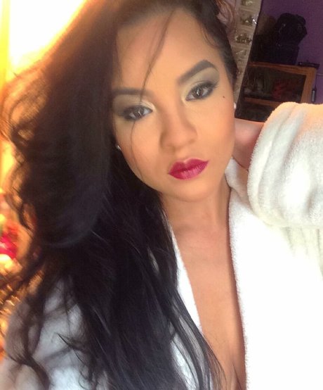 Toni Salina Chee Young pornstar exclusive pics